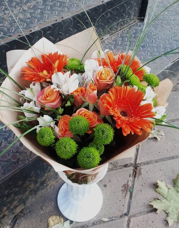 Букет цветов из: Герберы, Хризантемы, Альстромерии и Розы в Курманаевка