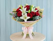 Букет цветов из:  Лилии и Розы в Курманаевка