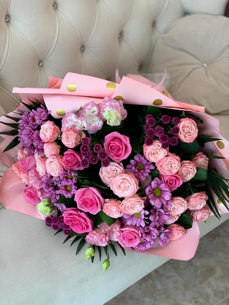 Букет цветов из: Хризантемы, Розы и Лизиантусы в Курманаевка