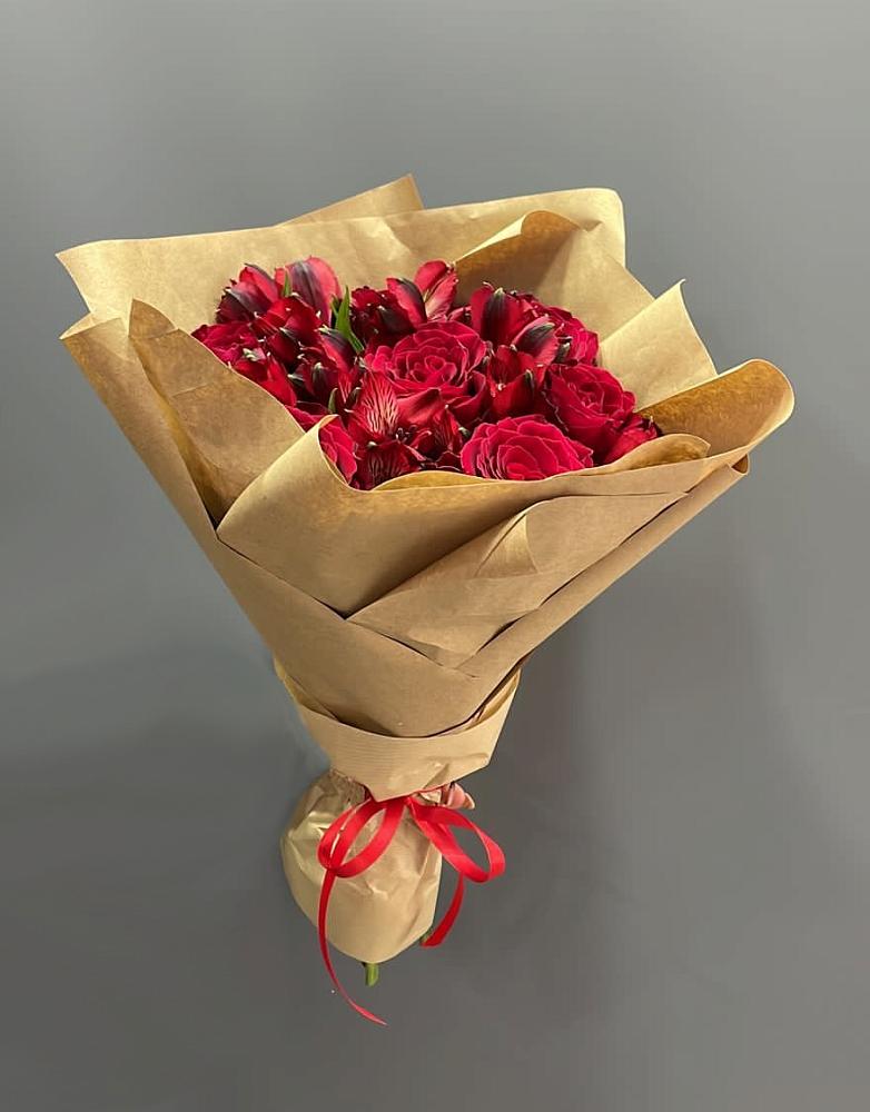 Букет цветов из: Альстромерии и Розы в Курманаевка