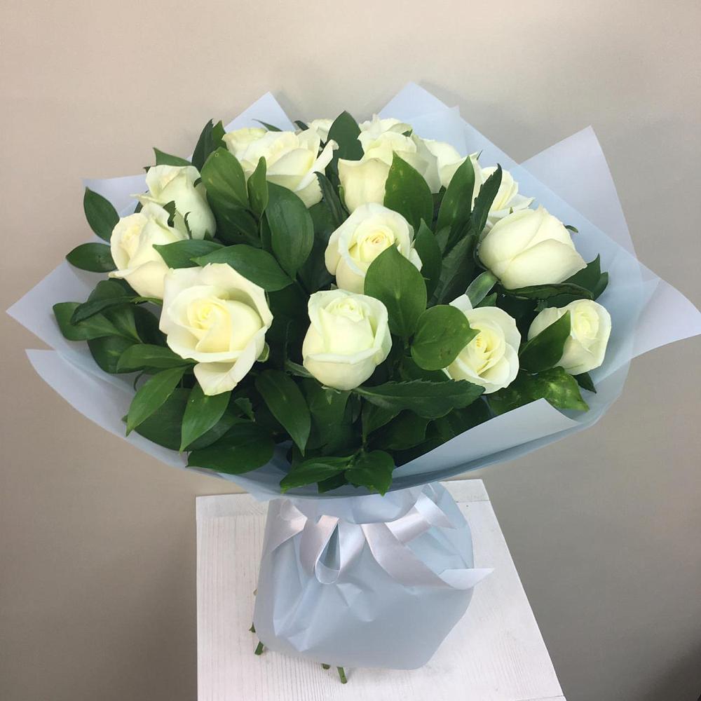 Букет 15 Белых роз Проуд в Курманаевка