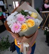 Букет цветов из:  Герберы, Розы и Хризантемы в Курманаевка