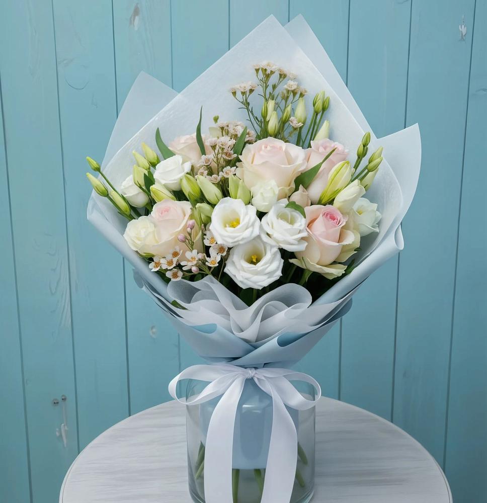 Букет цветов из: Розы и Лизиантусы в Курманаевка