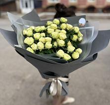 Букет Белые кустовые розы Солинеро в Курманаевка