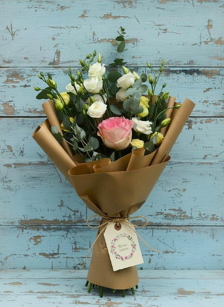 Букет цветов из: Розы и Лизиантусы в Курманаевка