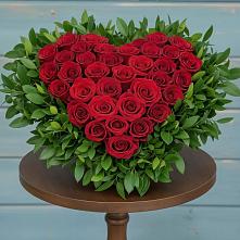 Цветочная композиция из Розы в виде сердца в Курманаевка