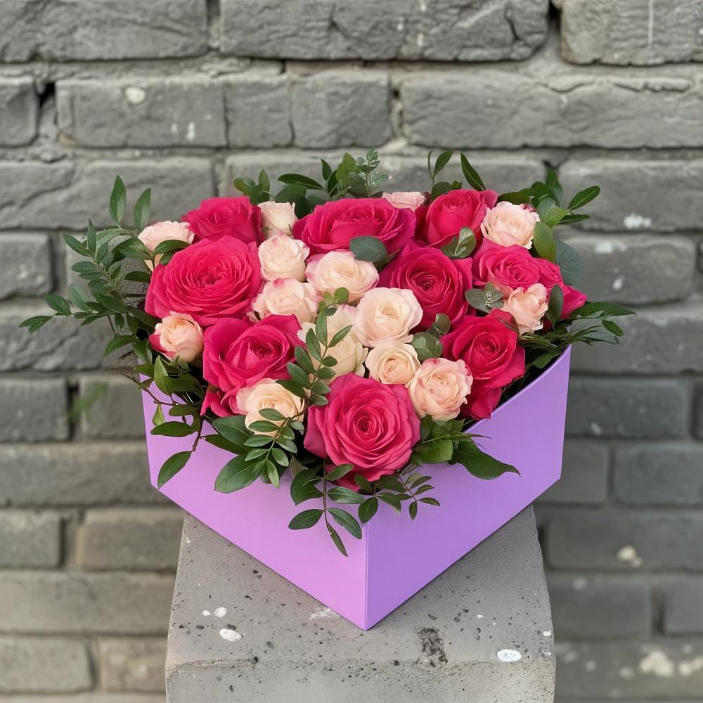 Цветочная композиция из Розы в коробке в Курманаевка
