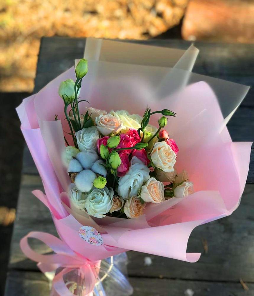 Букет цветов из: Розы и Лизиантусы в Курманаевка