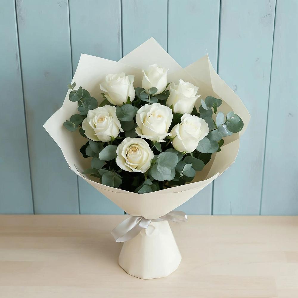 Букет Белые розы в Эвкалипте в Курманаевка