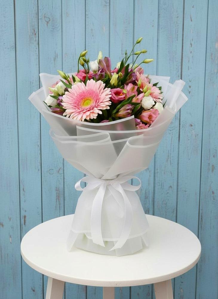 Букет цветов из: Герберы, Альстромерии и Лизиантусы в Курманаевка