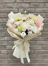 Букет цветов из:  Гвоздики, Розы, Лизиантусы и Хризантемы #REPLACE_PRED# Курманаевка