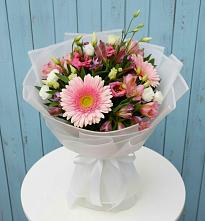 Букет цветов из:  Герберы, Альстромерии и Лизиантусы в Курманаевка