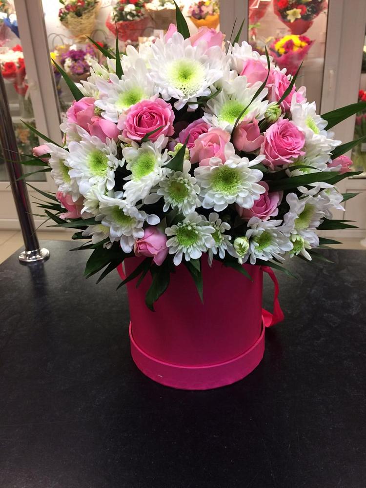 Цветочная композиция из Розы и Хризантемы в шляпной коробке в Курманаевка