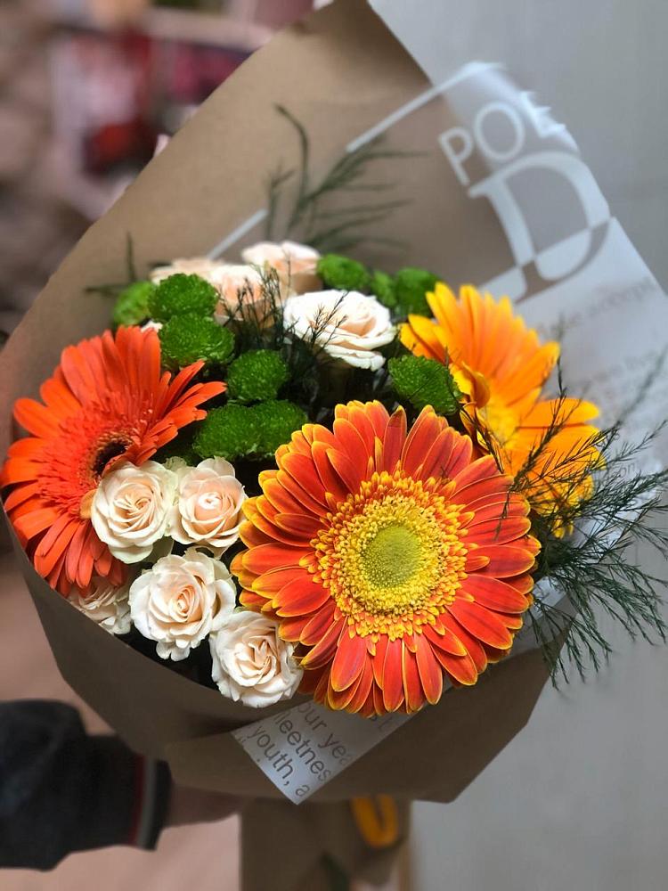 Букет цветов из: Герберы, Хризантемы и Розы в Курманаевка