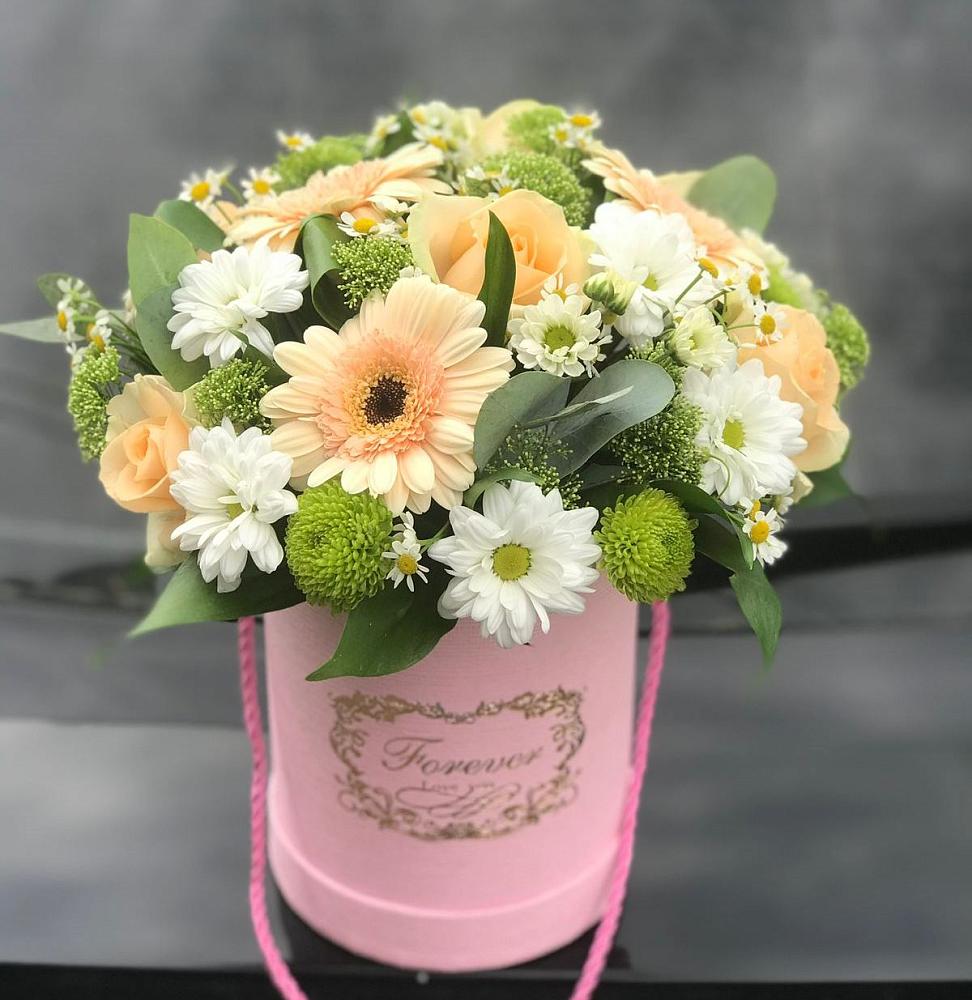 Цветочная композиция из Розы, Герберы и Хризантемы в шляпной коробке в Курманаевка