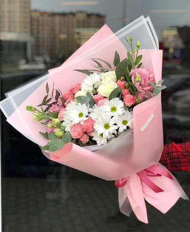 Букет цветов из: Розы, Лизиантусы и Хризантемы в Курманаевка