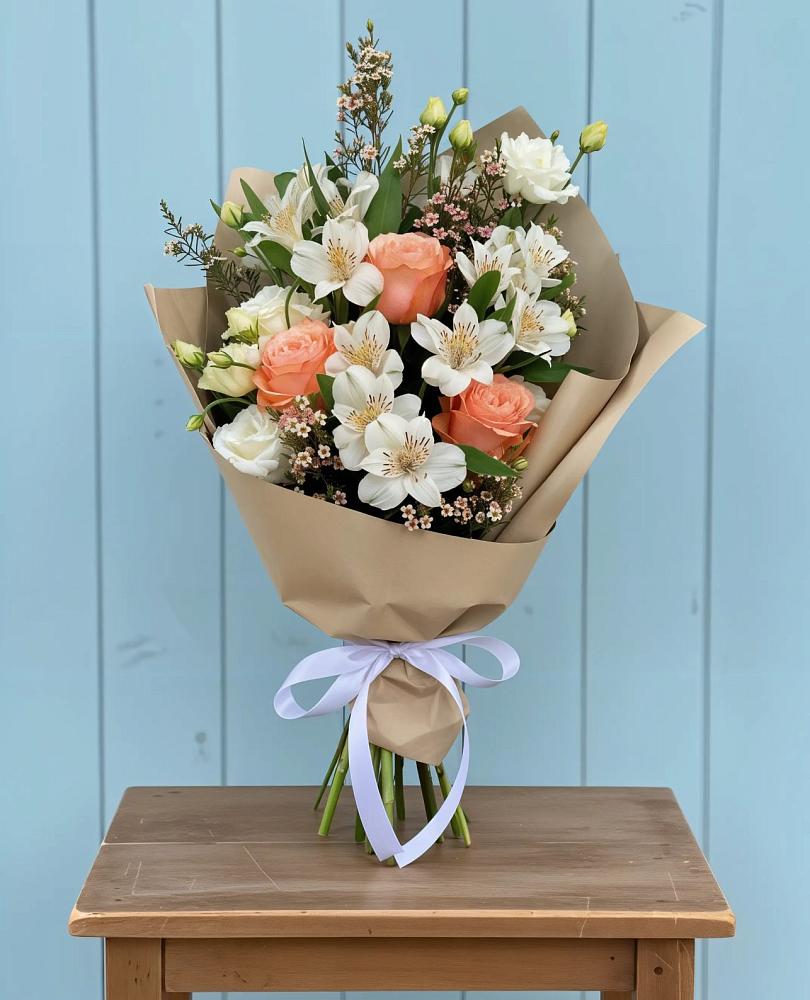 Букет цветов из: Альстромерии, Лизиантусы, Розы и Хризантемы в Курманаевка