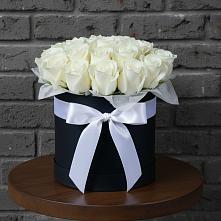 Цветочная композиция из Розы в шляпной коробке в Курманаевка